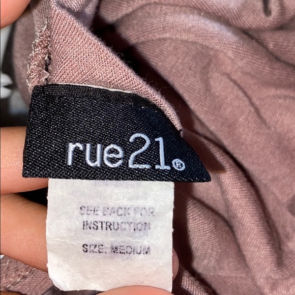 Short shirt/ slightly cropped - Picture 3 of 4